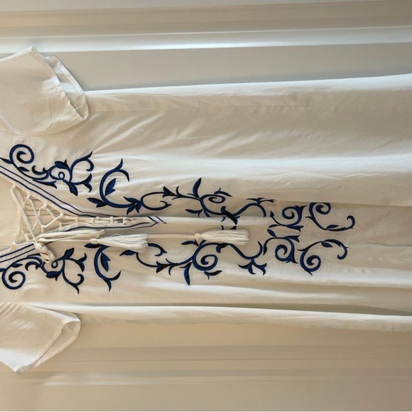 PRACTICALLY NEW - Picture 2 of 2